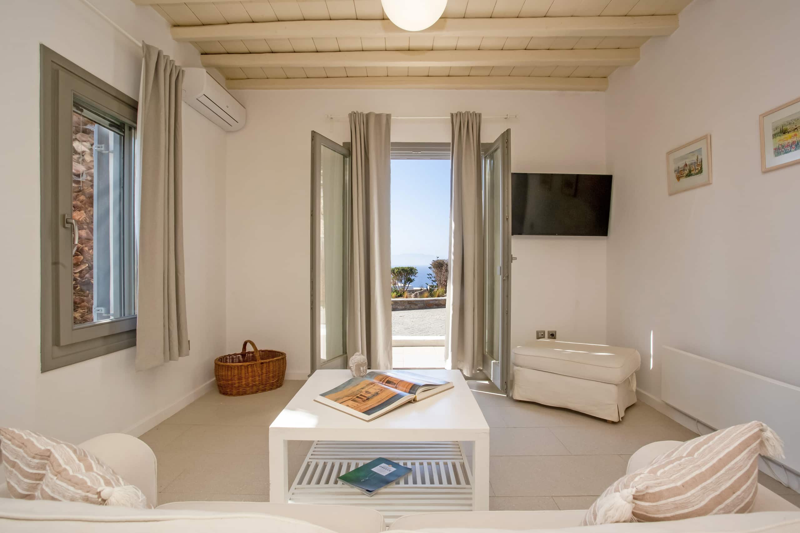 South Star Villa with Private Pool and Garden 21