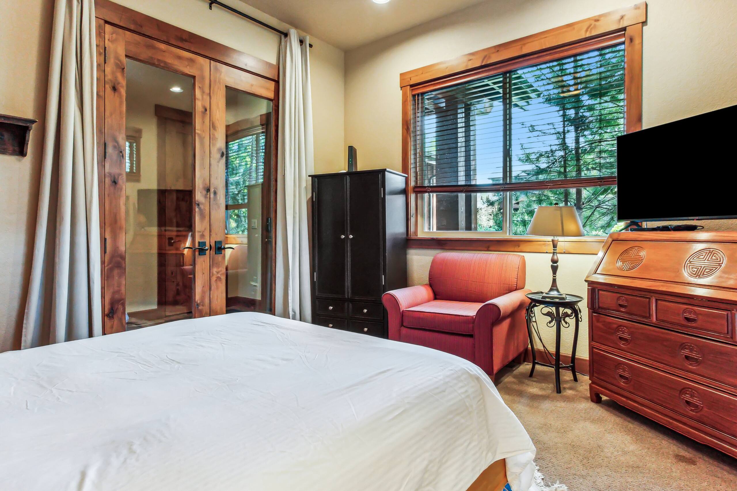 Closest to Bachelor 4 BR/4BA near Seventh Mtn Res 28