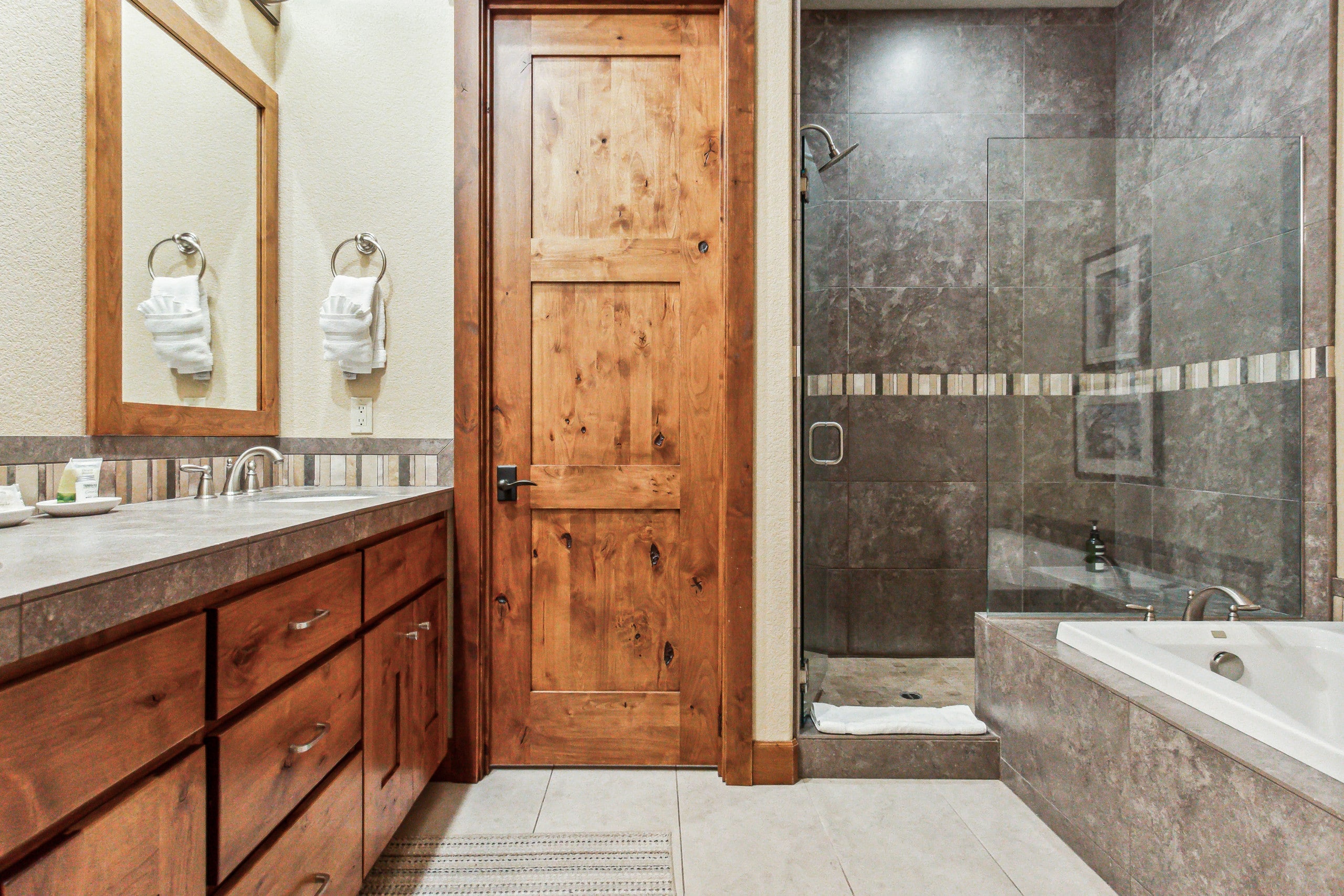 Closest to Bachelor 4 BR/4BA near Seventh Mtn Res 31
