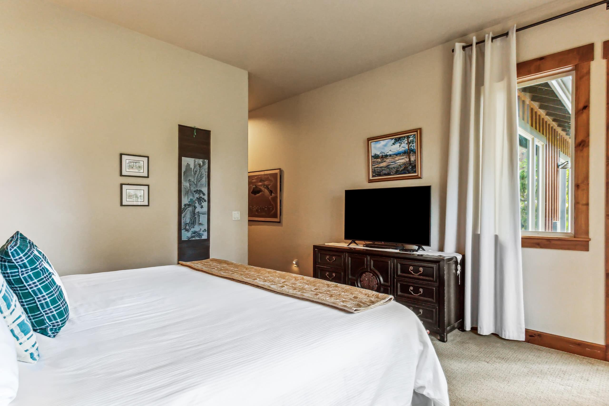 Closest to Bachelor 4 BR/4BA near Seventh Mtn Res 21