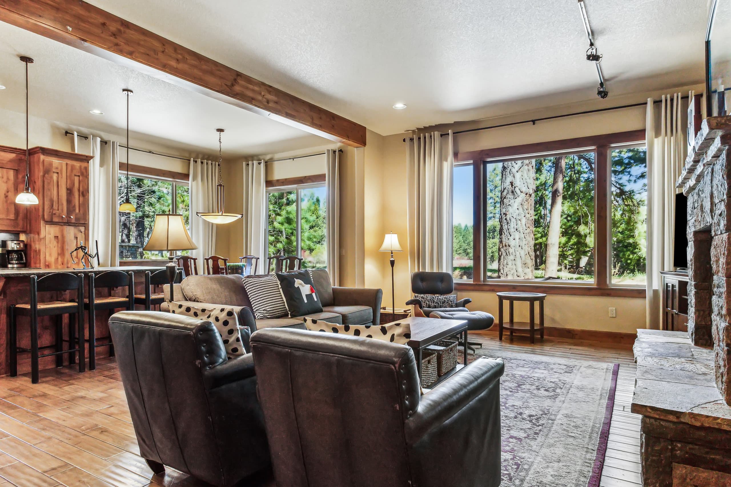 Closest to Bachelor 4 BR/4BA near Seventh Mtn Res — photo 3