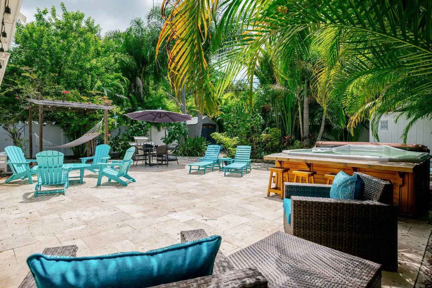 10 Min to Indian Rocks | Hot Tub + Beach Gear