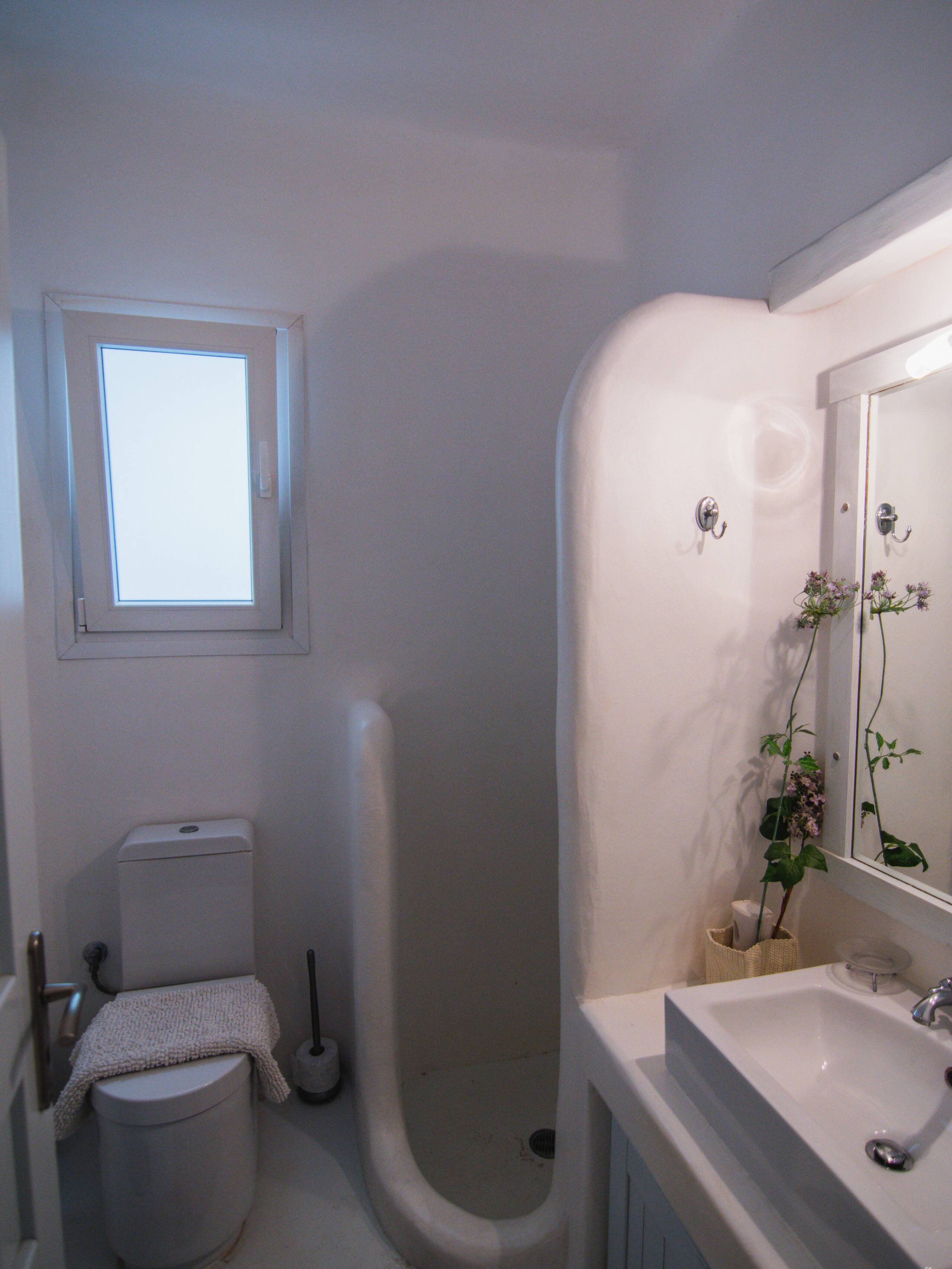 Luxury 6BR Villa with Private Pool in Kalafatis 36