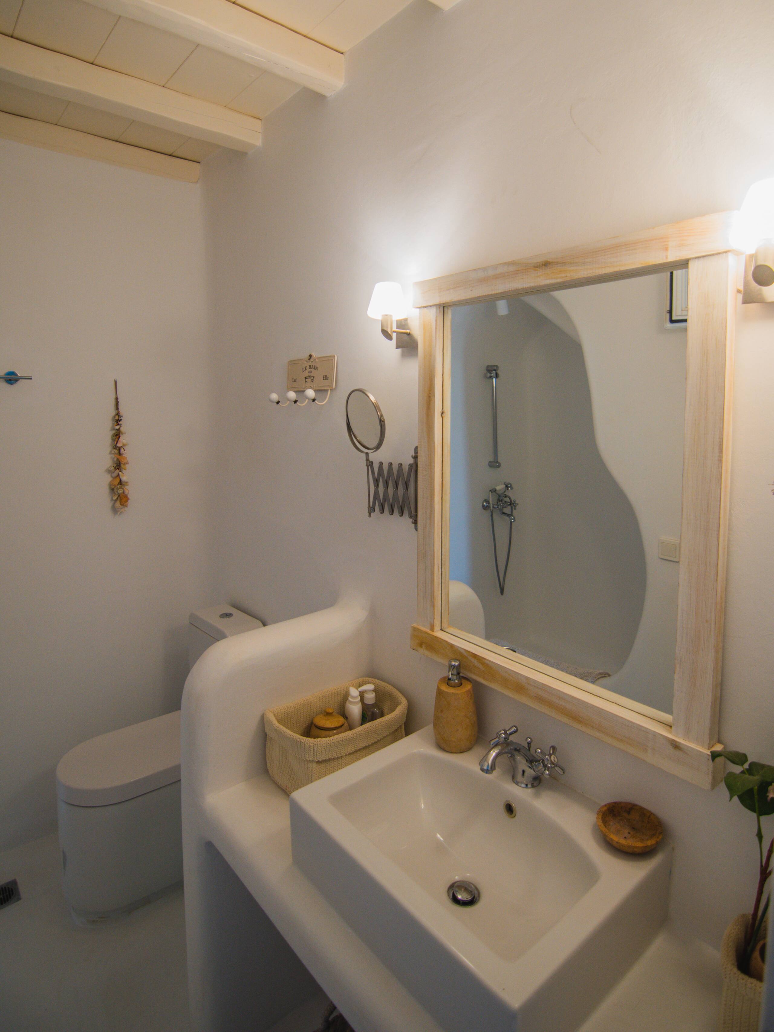 Luxury 6BR Villa with Private Pool in Kalafatis 34