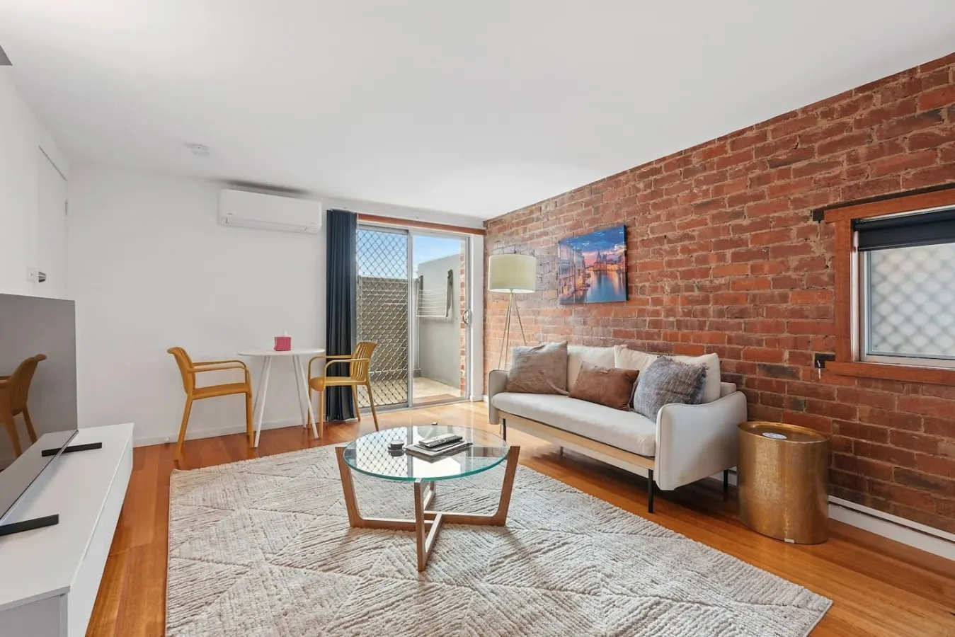 West Hobart Studio, Parking, Walk to City & Eats 9