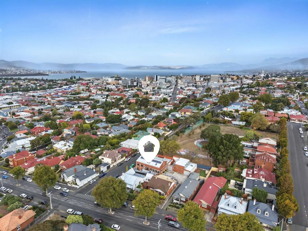 West Hobart Studio, Parking, Walk to City & Eats 13