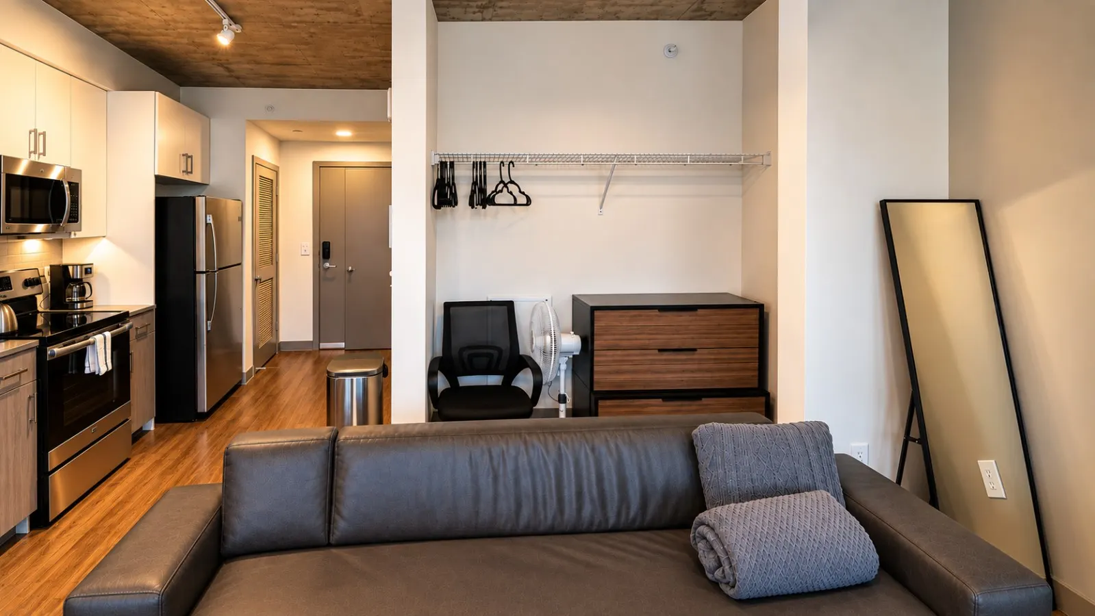 Stylish Studio with Birmingham City Views B1 10