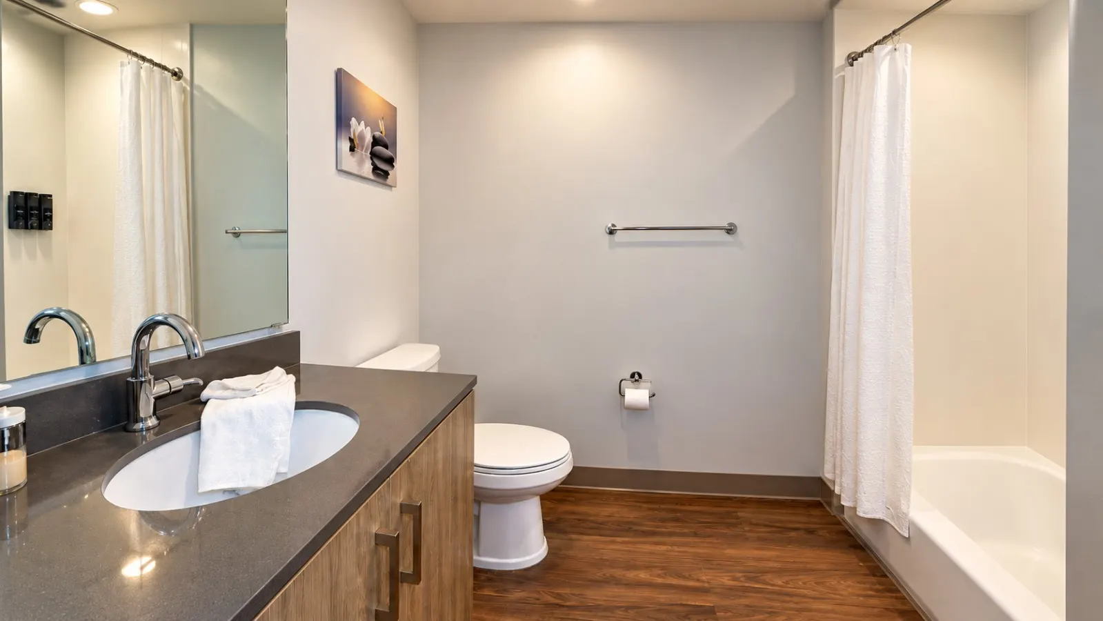 Stylish Studio with Birmingham City Views B1 12