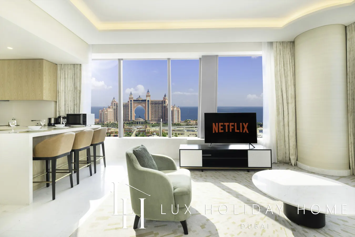 LUX | Iconic Views at The Palm Tower Suite 4