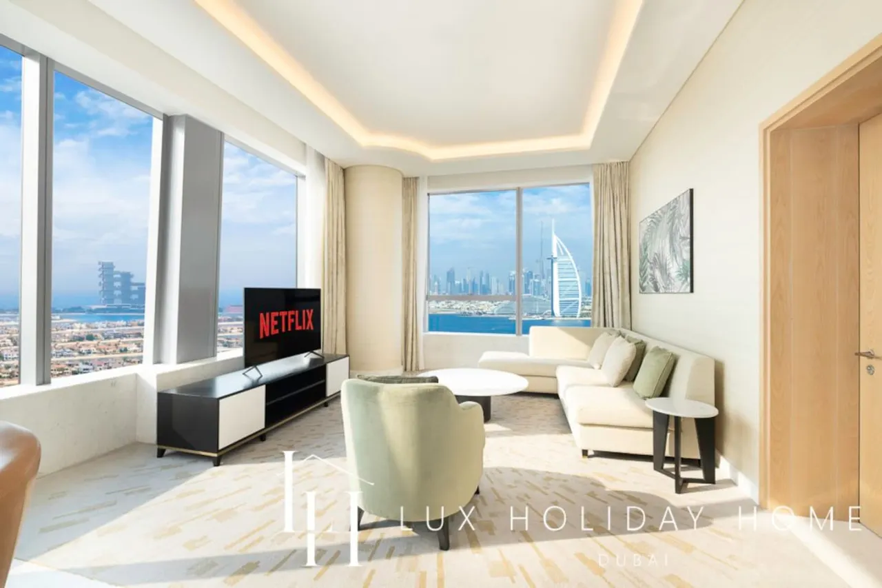 LUX | Iconic Views at The Palm Tower Suite 4 — photo 2