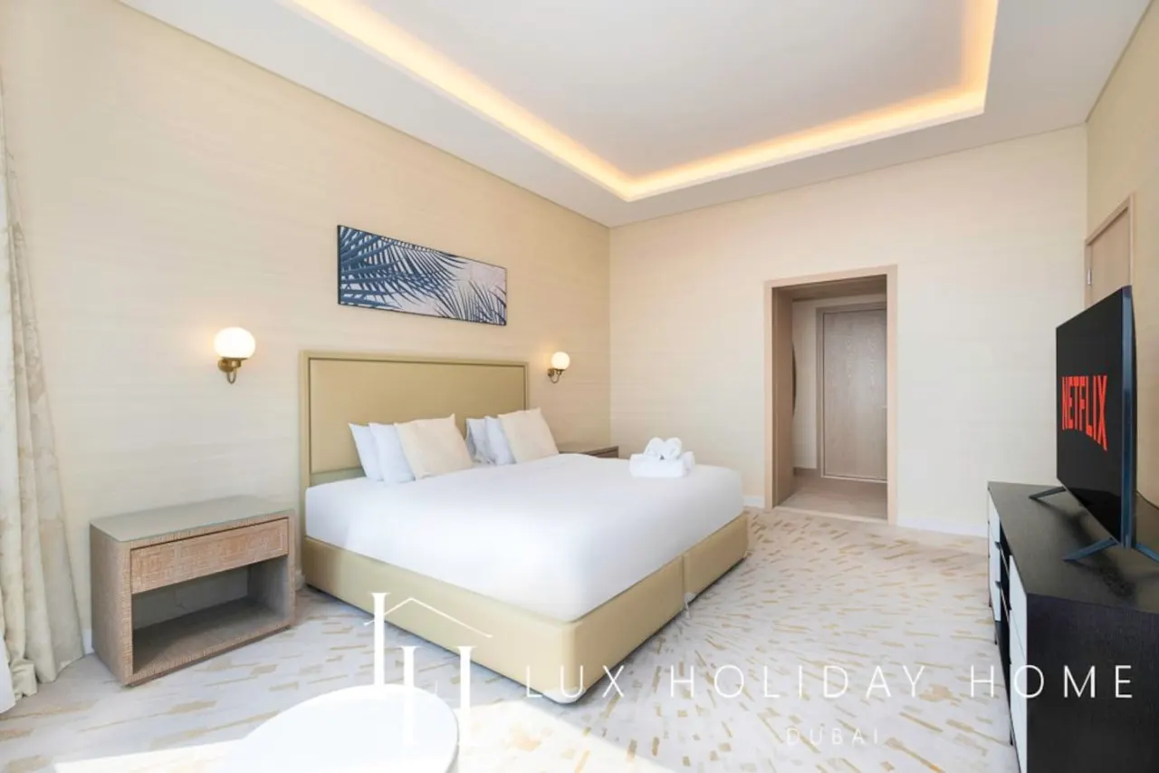 LUX Iconic Views at The Palm Tower Suite 4 12