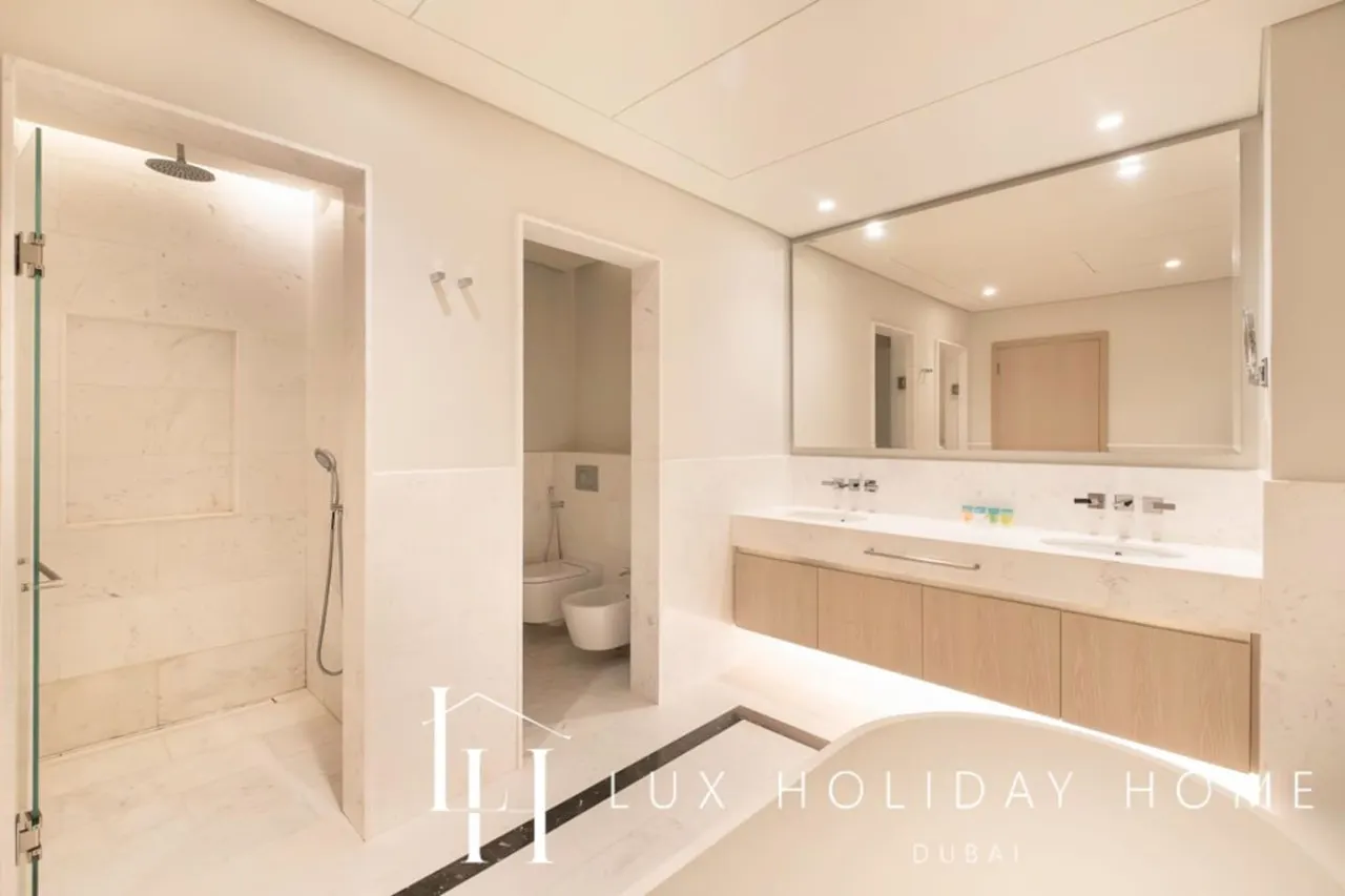 LUX Iconic Views at The Palm Tower Suite 4 14