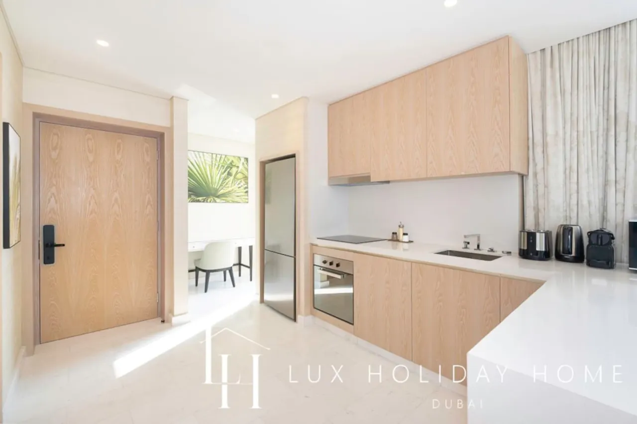 LUX Iconic Views at The Palm Tower Suite 4 16