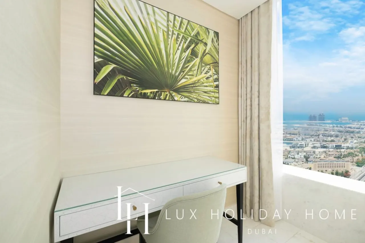 LUX Iconic Views at The Palm Tower Suite 4 17
