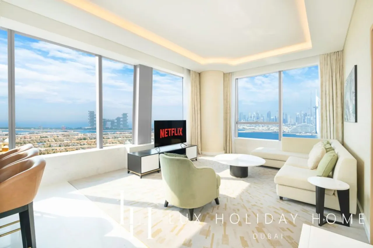 LUX Iconic Views at The Palm Tower Suite 4 18
