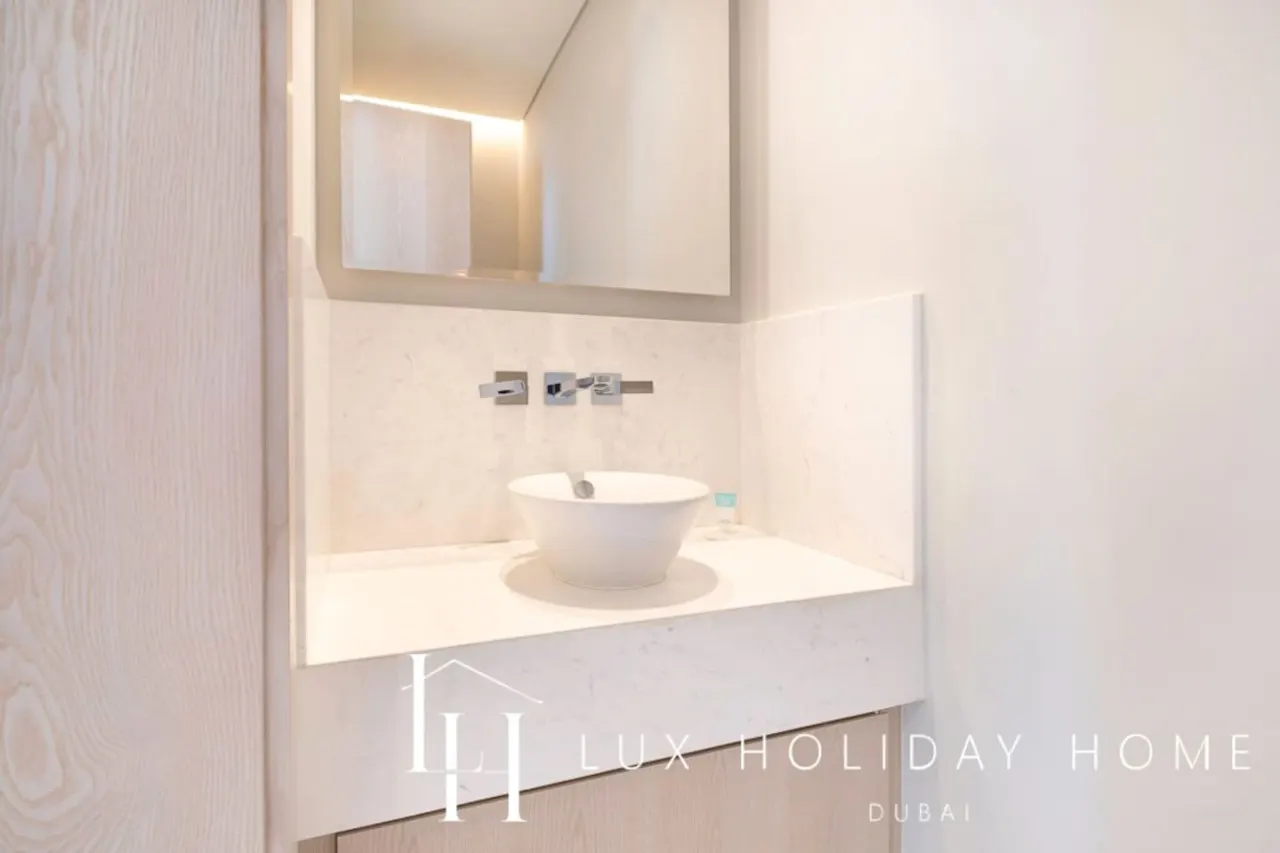 LUX Iconic Views at The Palm Tower Suite 4 19
