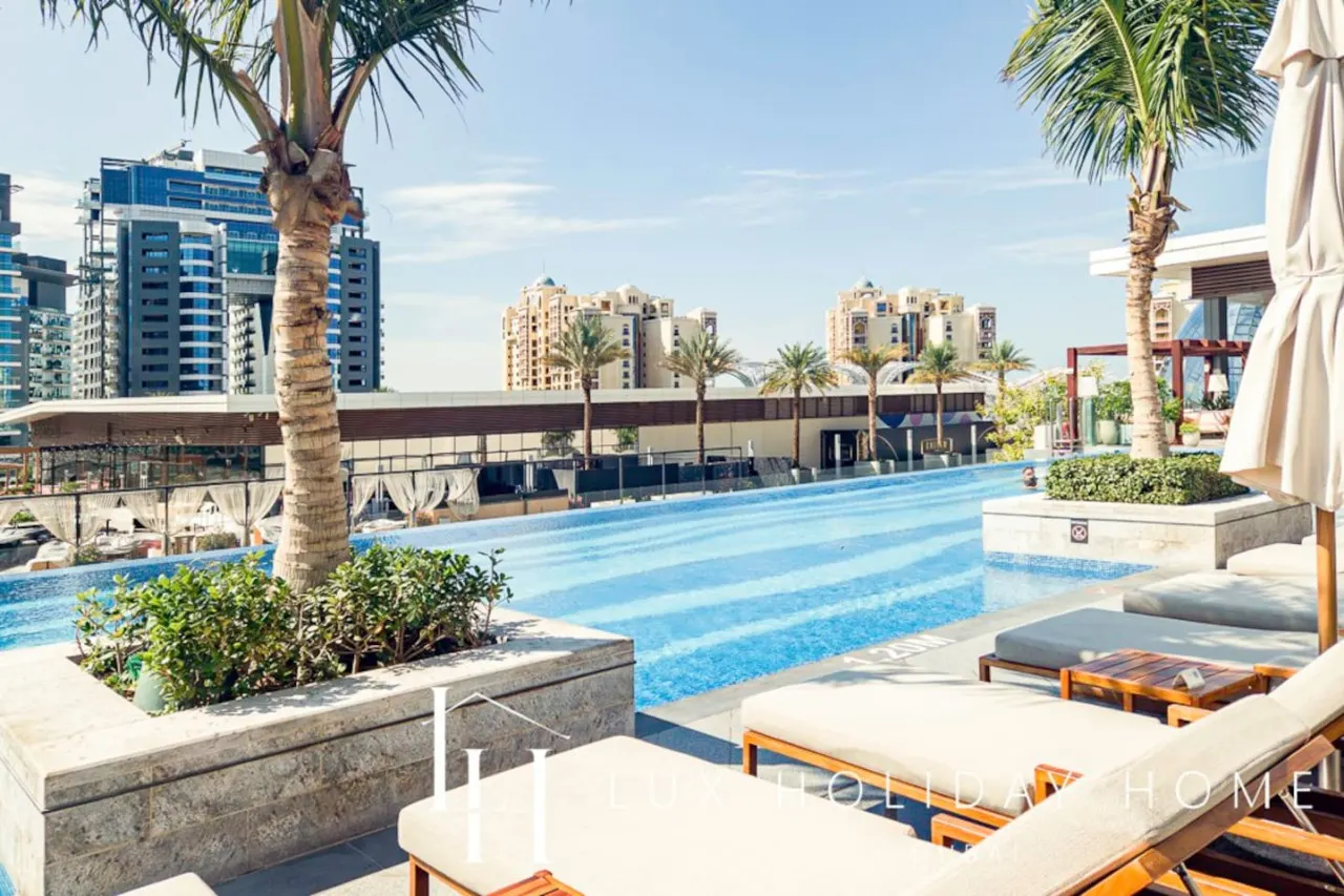 LUX Iconic Views at The Palm Tower Suite 4 20