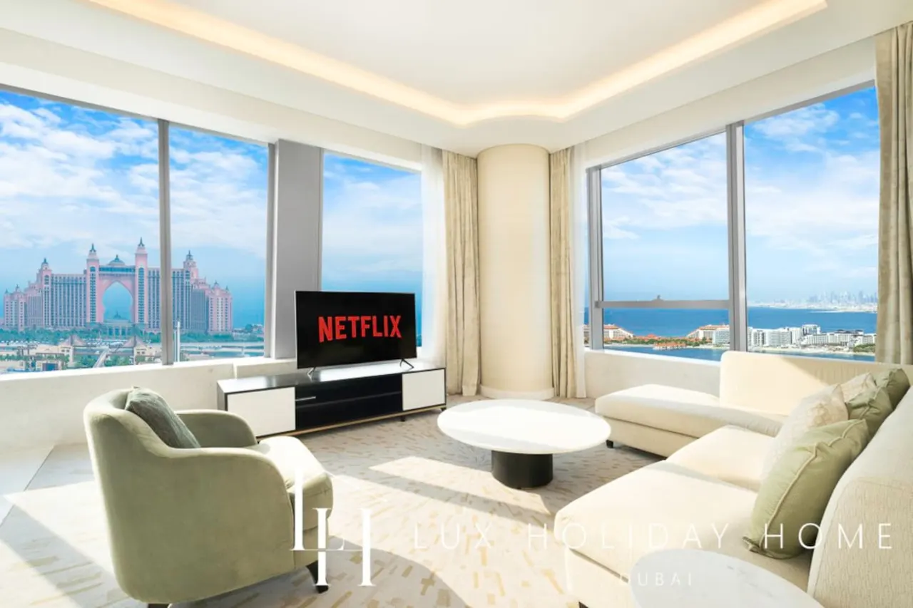 LUX | Iconic Views at The Palm Tower Suite 4 — photo 5