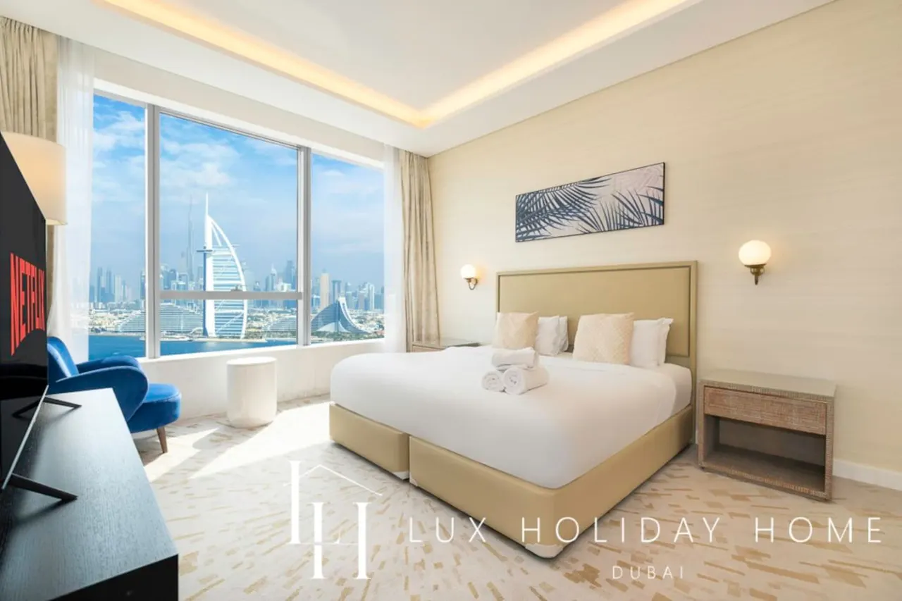 LUX Iconic Views at The Palm Tower Suite 4 7