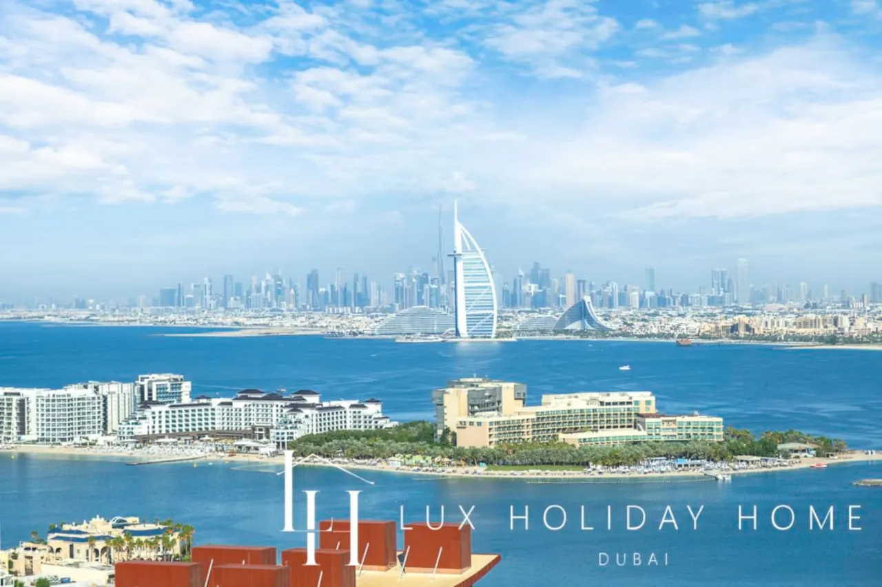 LUX Iconic Views at The Palm Tower Suite 4 8