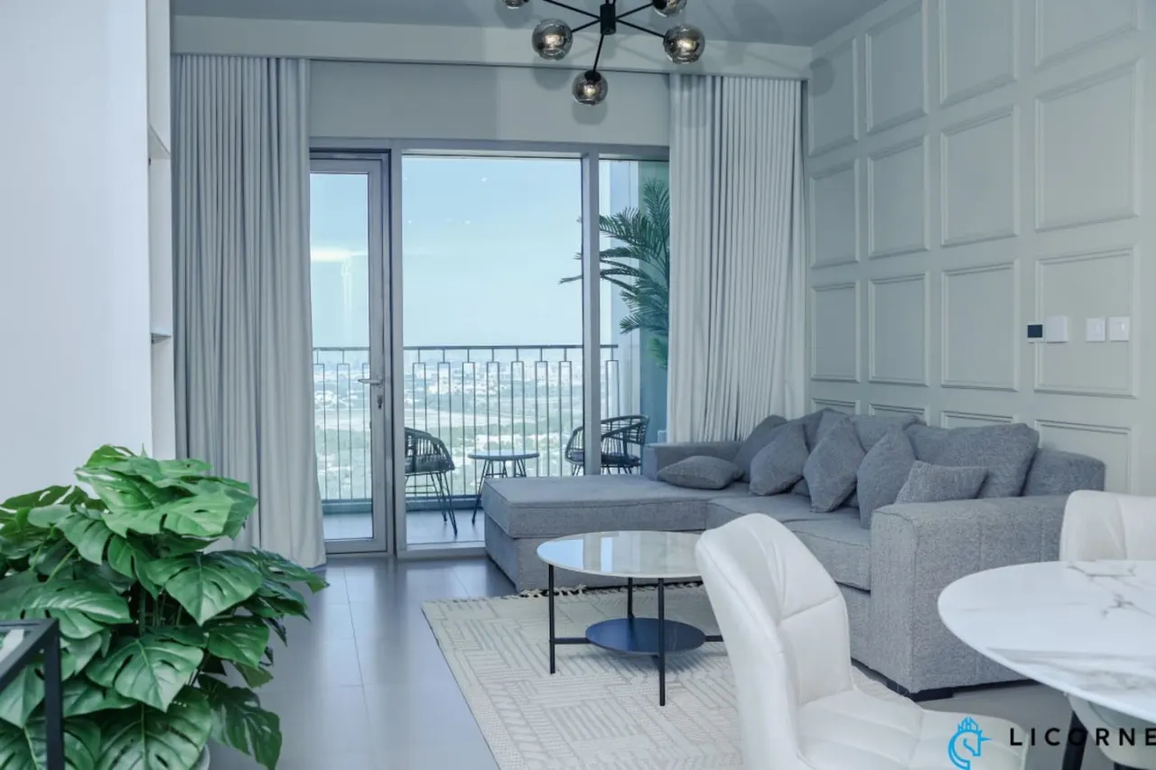 Unveil Downtown Luxury: 1BR Majestic Skyline Views