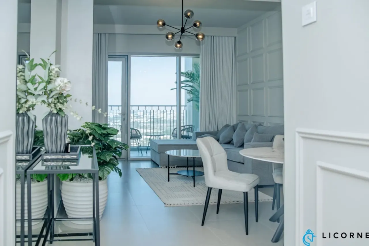 Unveil Downtown Luxury: 1BR Majestic Skyline Views 8