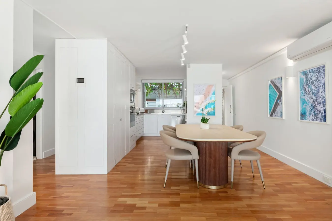 Absolute Beachfront Luxury 9