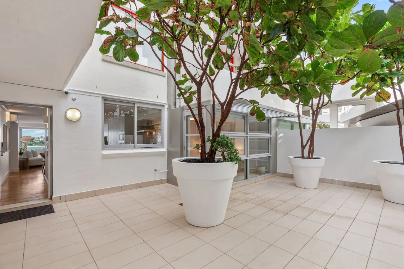 Absolute Beachfront Luxury 11