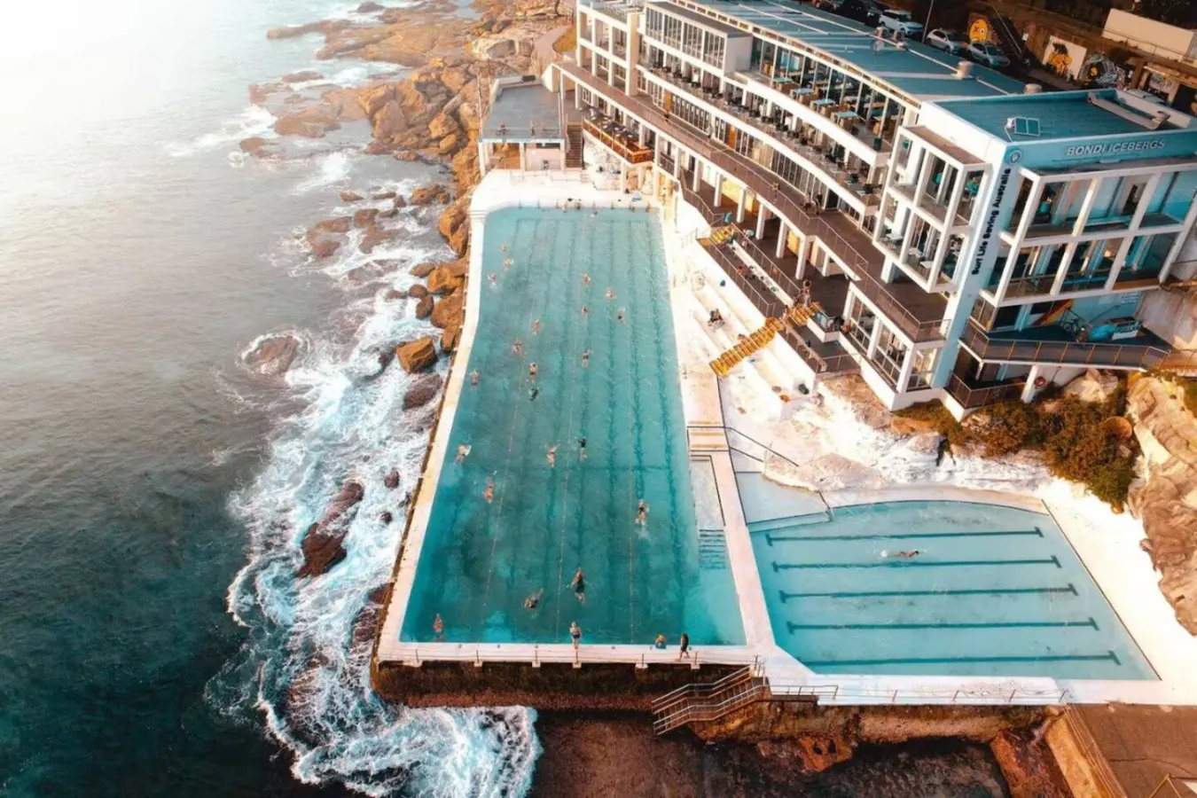 Absolute Beachfront Luxury 19