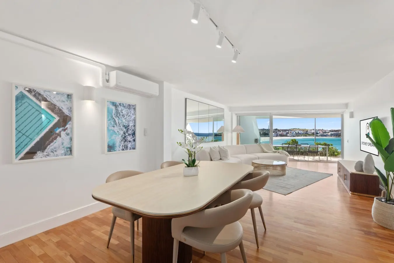 Absolute Beachfront Luxury 8