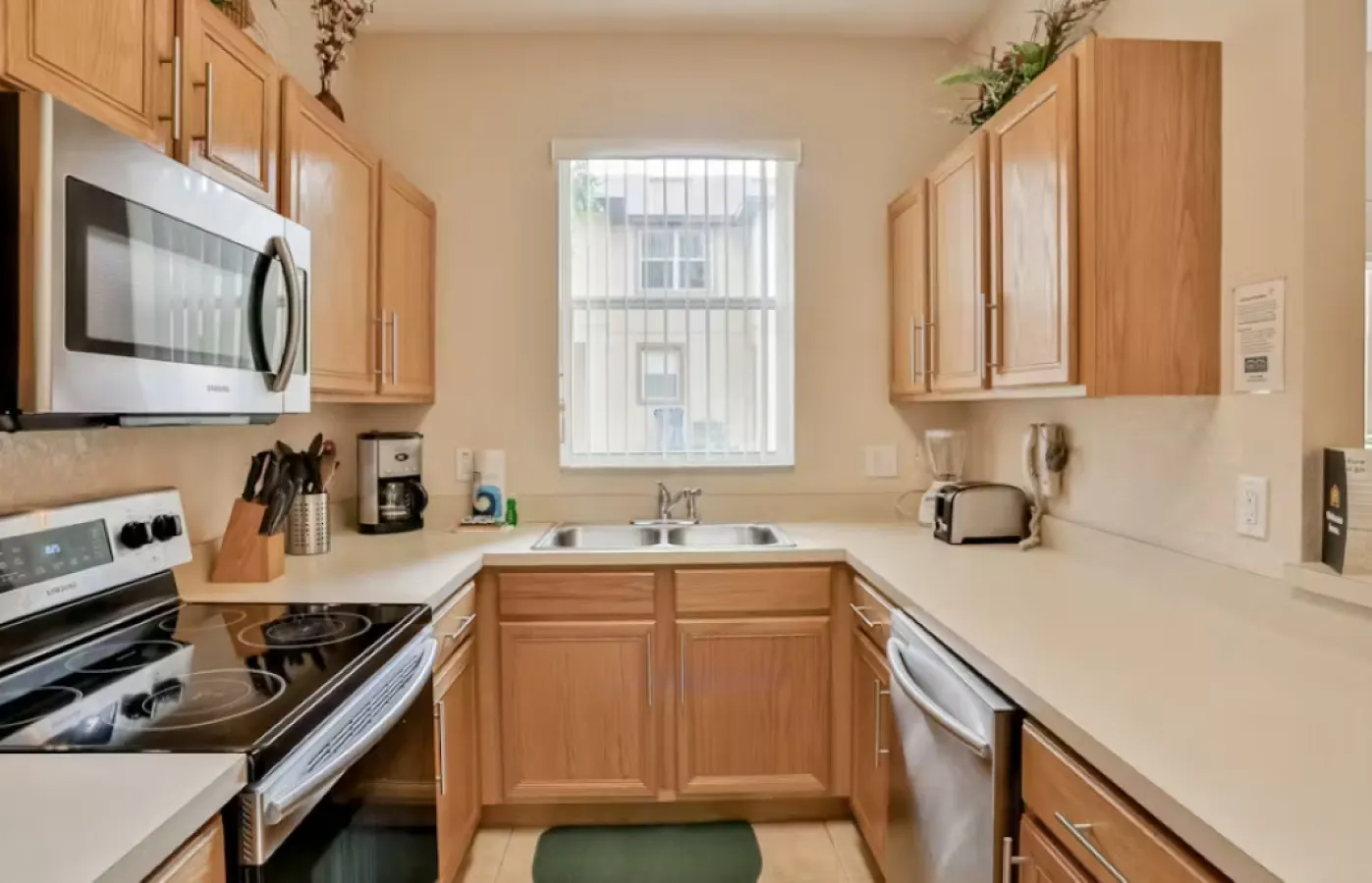 Orange Oasis - 4 Bedroom TownHome at Regal Palms 5