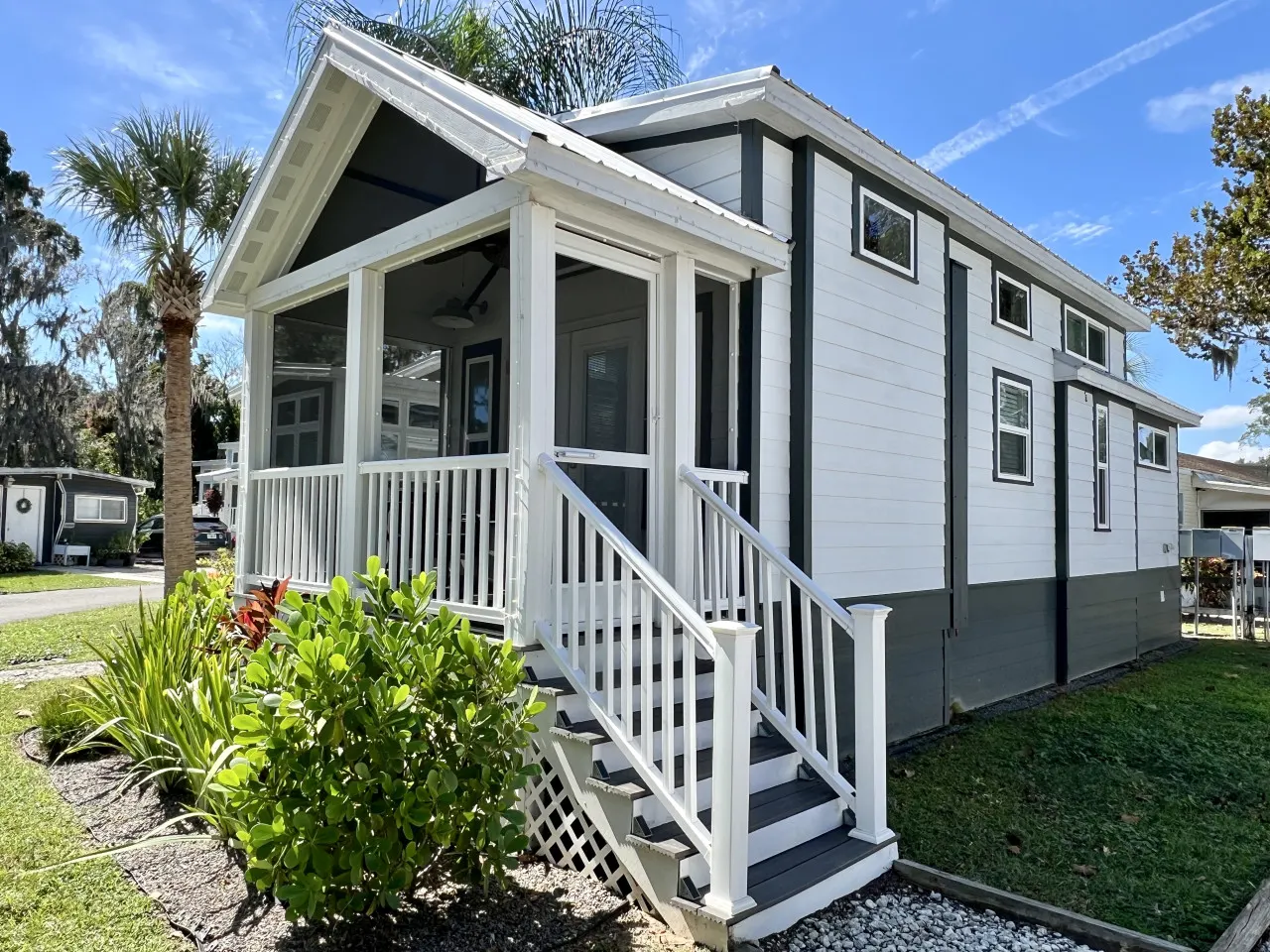 The Cypress House - Pet friendly Lakeside Tiny Home in Clermont