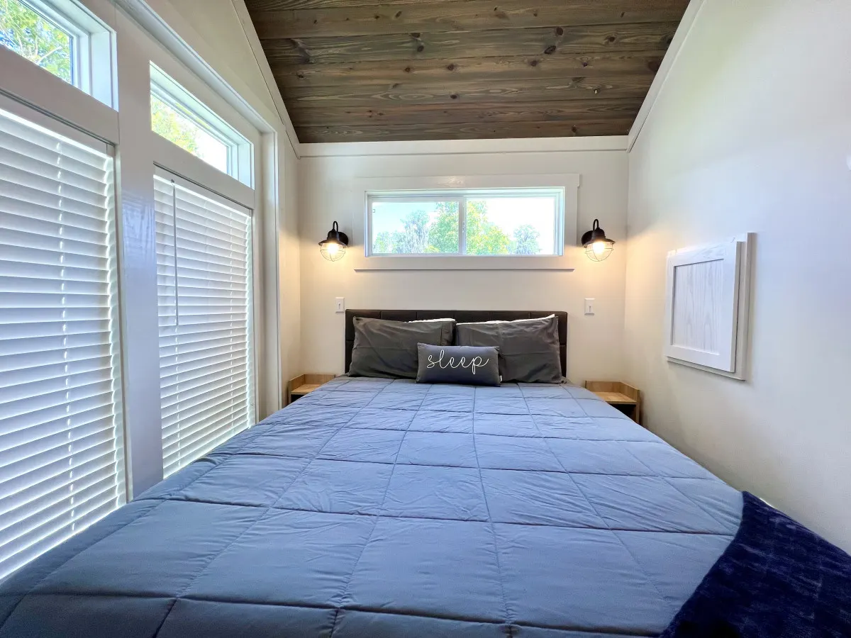 The Cypress House - Pet friendly Lakeside Tiny Home in Clermont 11