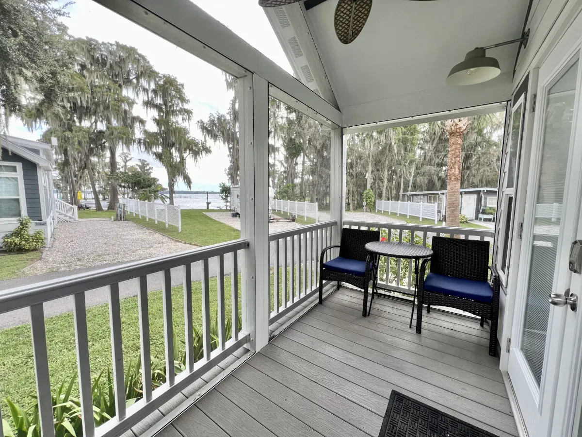 The Cypress House - Pet friendly Lakeside Tiny Home in Clermont 3