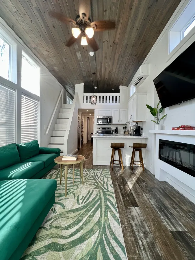 The Cypress House - Pet friendly Lakeside Tiny Home in Clermont 4