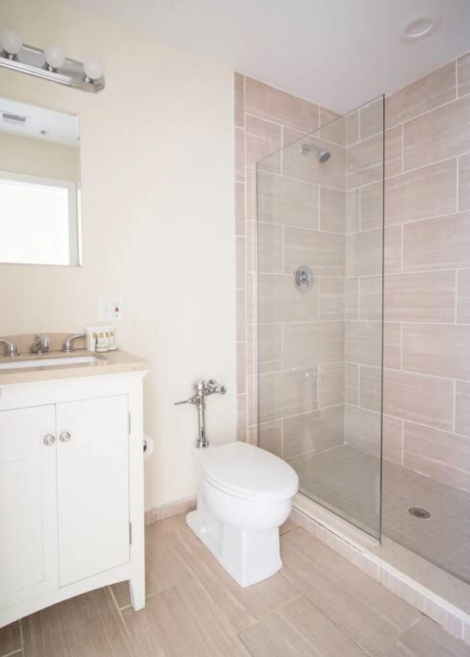 Beautiful Studio Close to Everything Fast Wifi 4