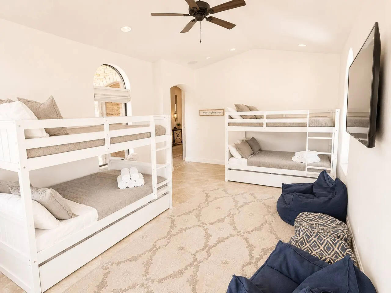 Private Villa Sleeps 20 Launch Beach Gated 10