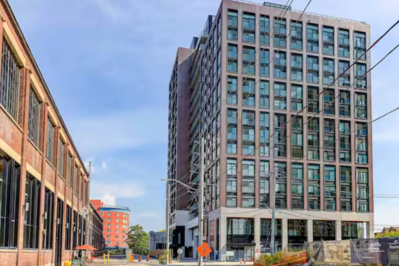 Sterling Urban Retreat 1BR + Den Gym Netflix 9