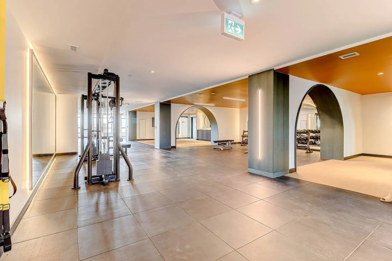 Sterling Urban Retreat 1BR + Den Gym Netflix 10