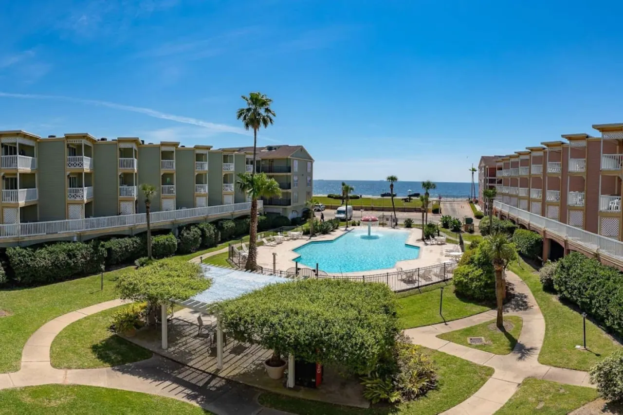 Beautiful Ocean Views at The Victorian 11