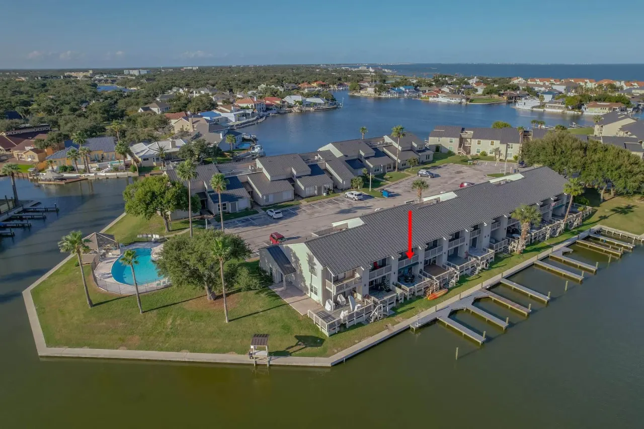 Seaside Cottage | 3 bedrooms | Waterfront |by Rose