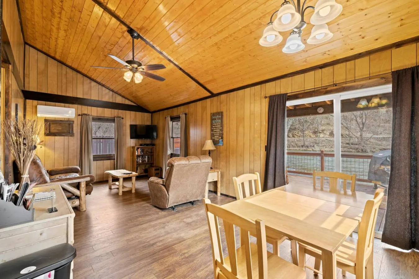 Riverfront Cabin Mtn Views, Fishing & Hiking 10