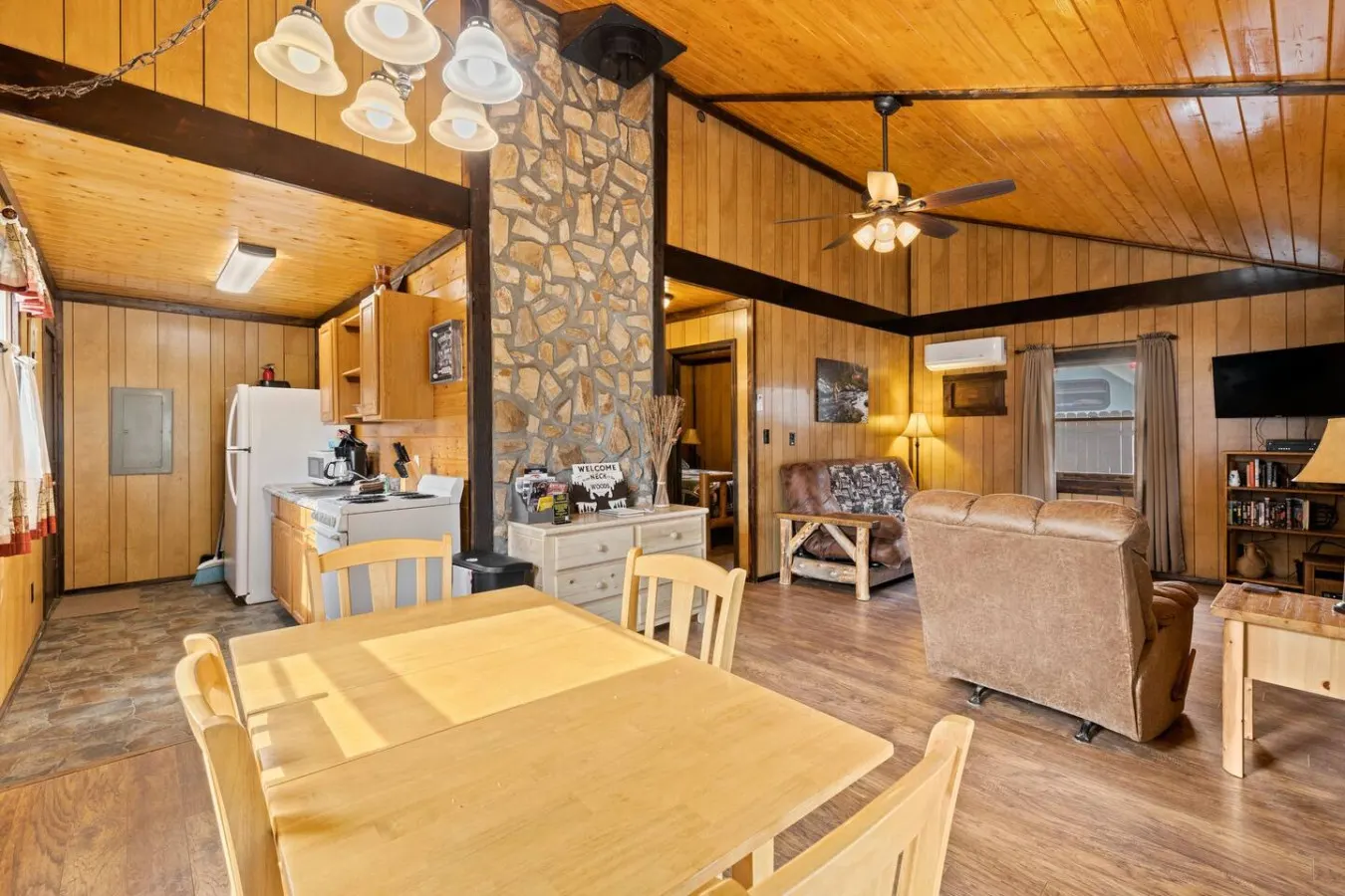 Riverfront Cabin Mtn Views, Fishing & Hiking 8