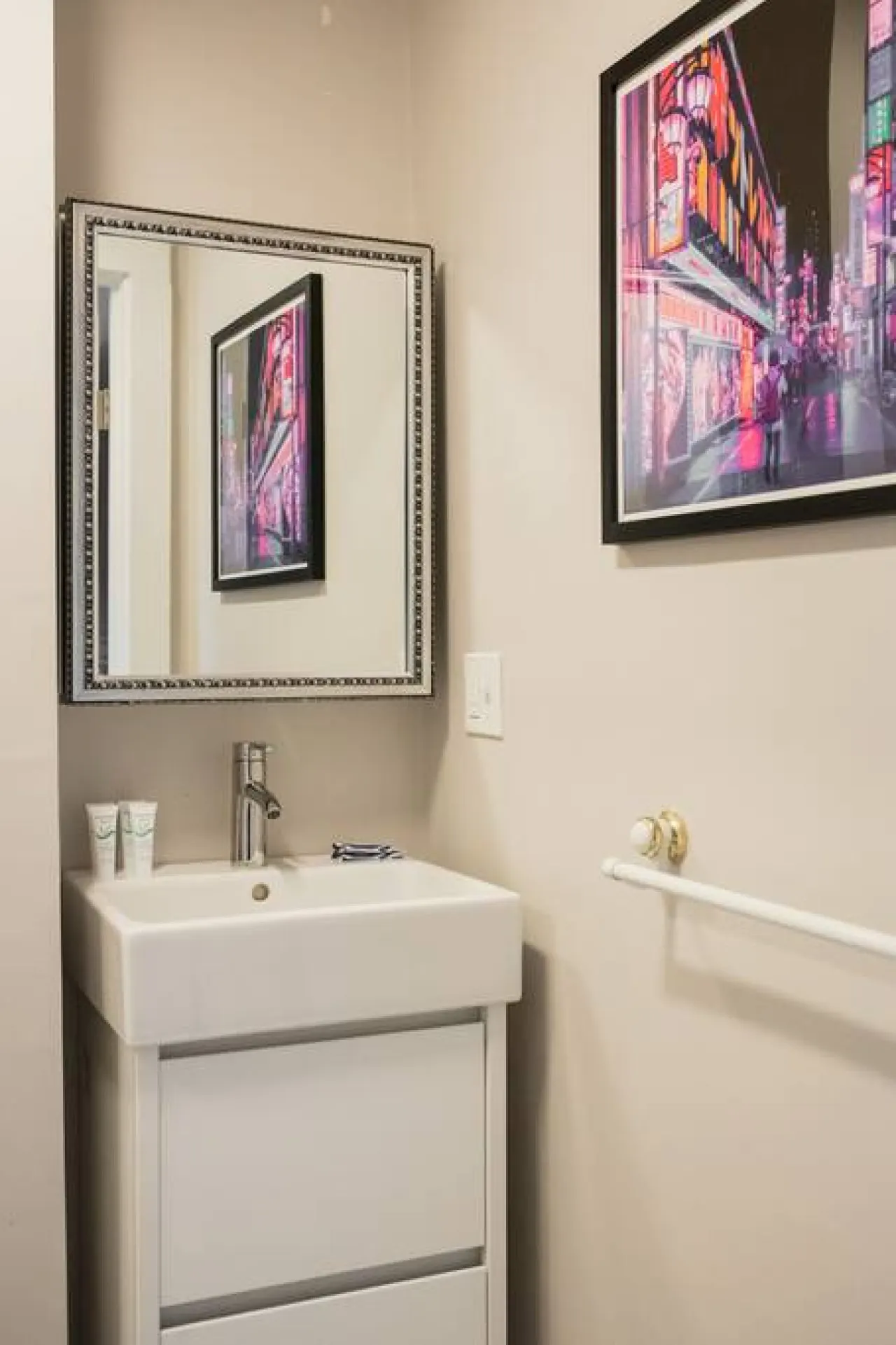 Centrally located 1bed Newbury Street 10