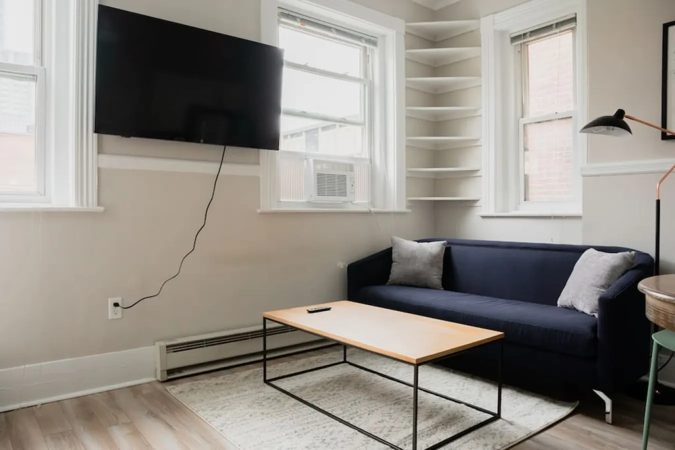 Centrally located 1bed Newbury Street 5