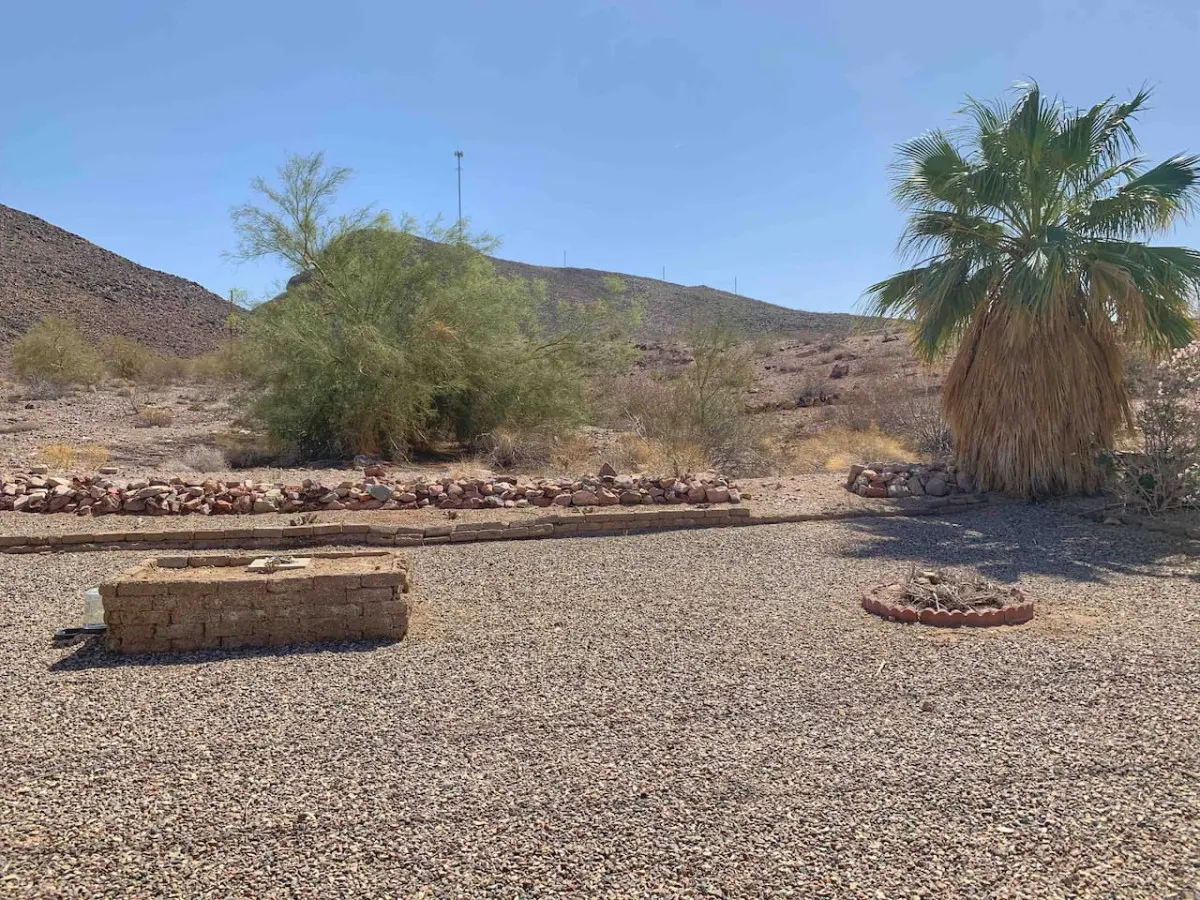 Havasu Coral Reef - Desert Backdrop, Trail Access, Pets, Fire pit — photo 2