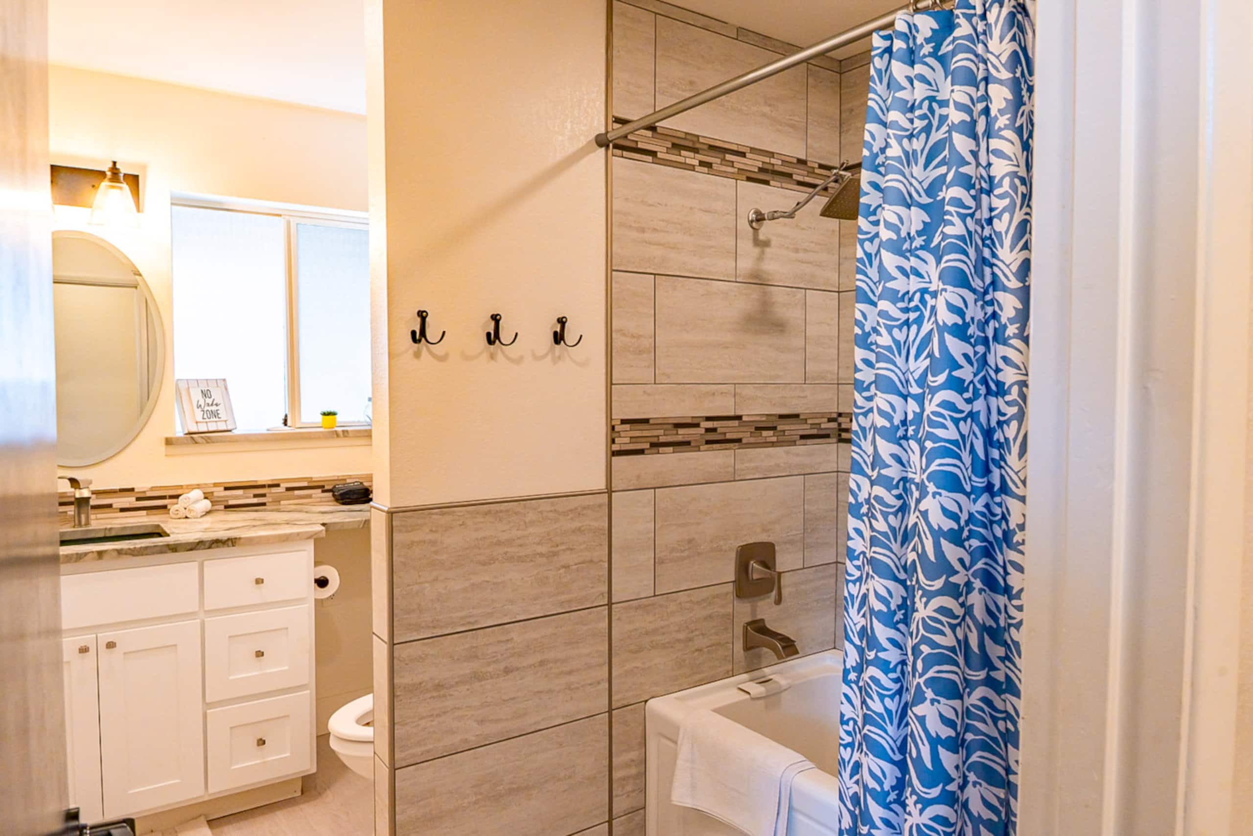 Modern Coast Escape | Hot Tub, Games & Near Beach 33