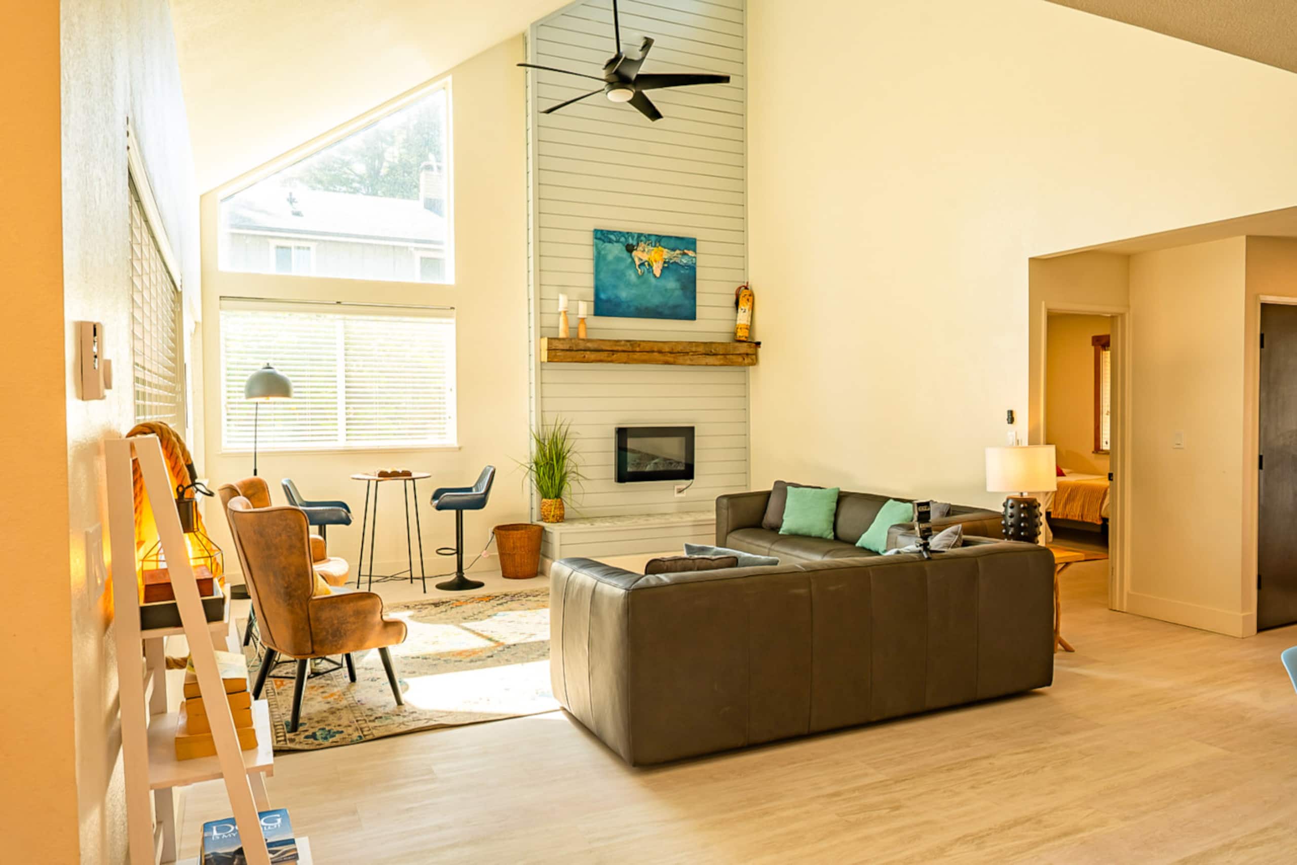 Modern Coast Escape | Hot Tub, Games & Near Beach — photo 4