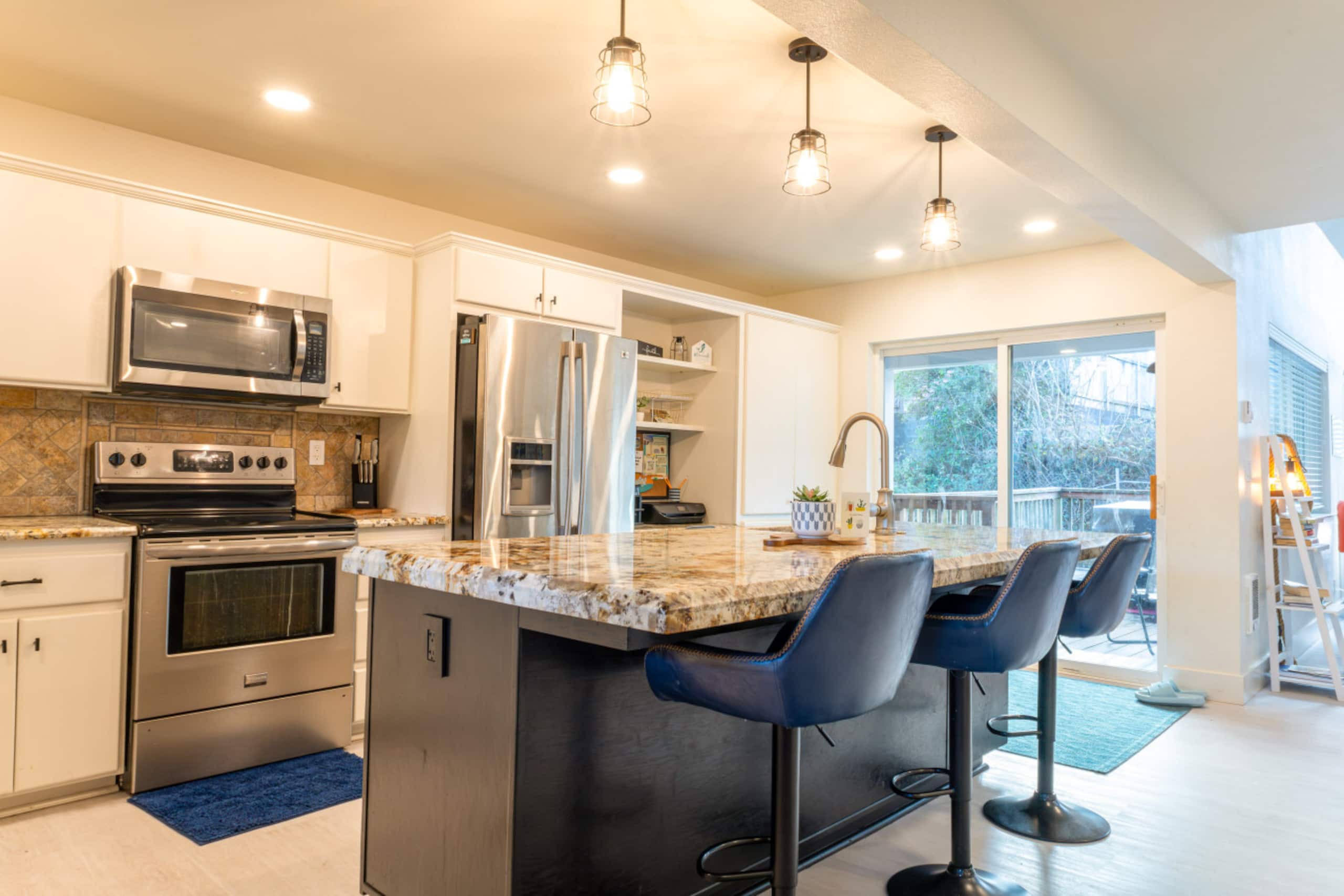 Modern Coast Escape | Hot Tub, Games & Near Beach 9