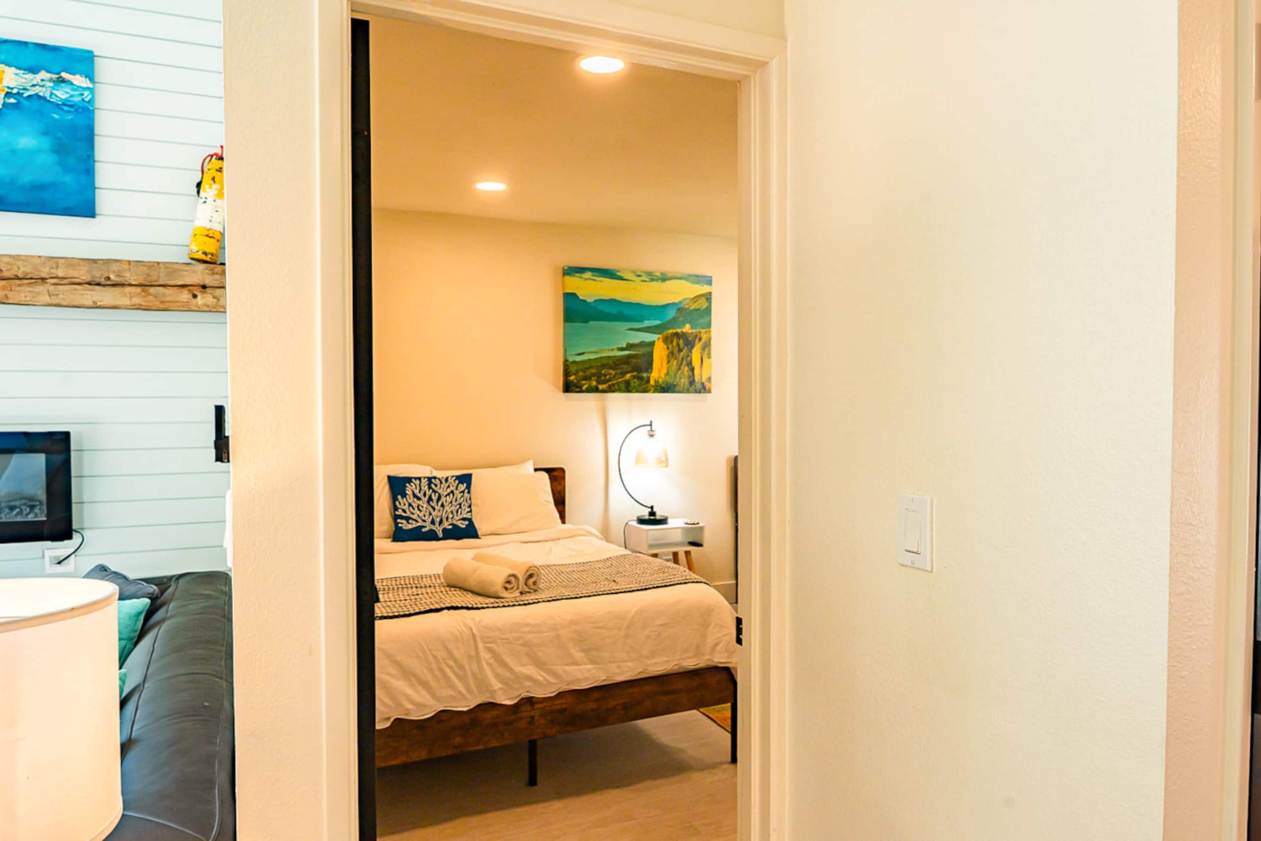 Modern Coast Escape | Hot Tub, Games & Near Beach 24